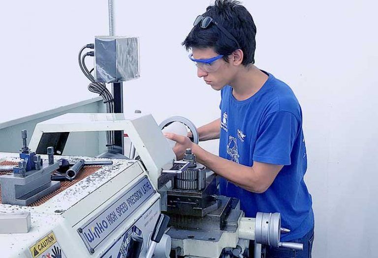 A student learns to work on a lathe at the technological educational center